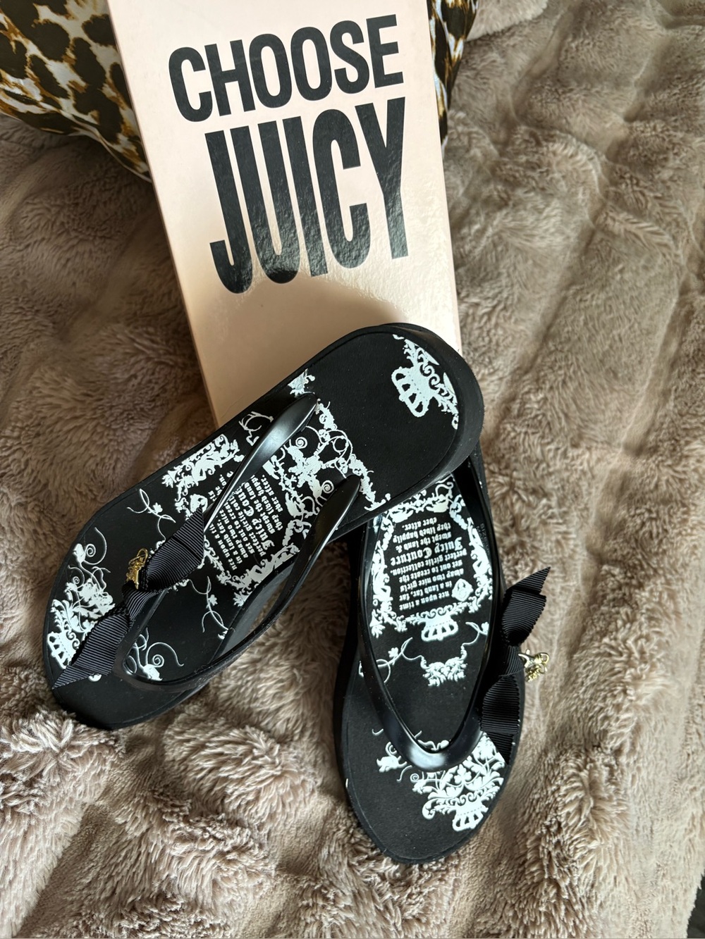 Vintage NEW Juicy Couture Carmen Flip Flop Sandals Black White Fairytale Story 9